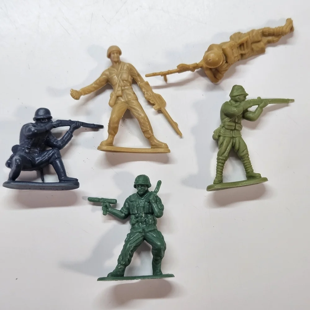 VINTAGE Huge Lot PVC Military Soldier Figures and Battle Accessories 75+ Pieces